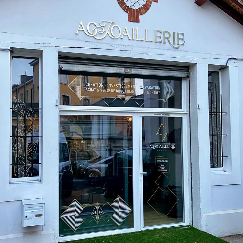 A.G Joaillerie - mise en place de la vitrine & signalétique du magasin
