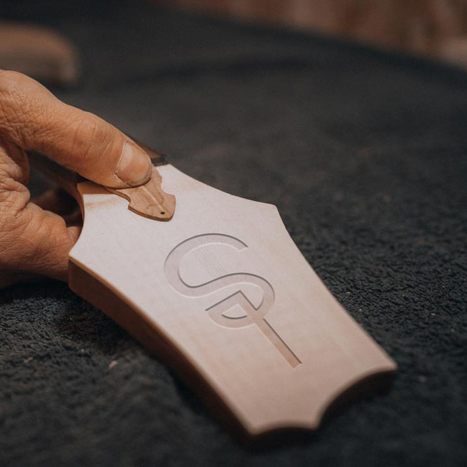 Artisan Luthier, un logo adapté à la pyrogravure